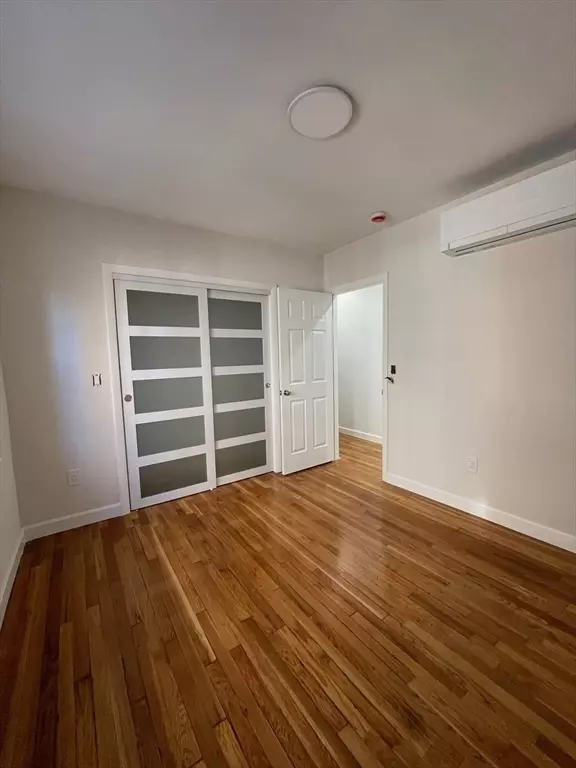 Brookline, MA 02445,96 Walnut #2