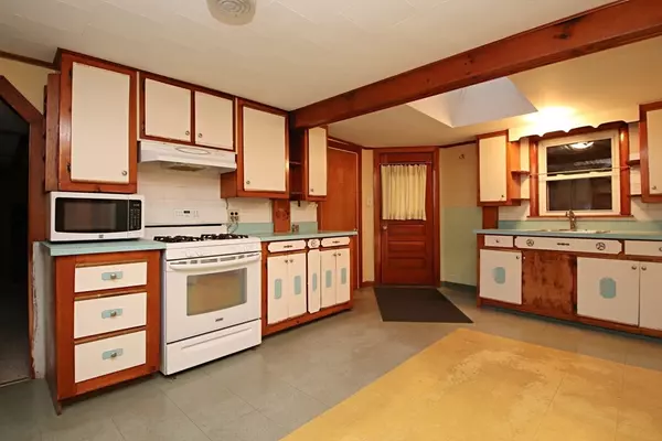 Saugus, MA 01906,8 & 14 Sherbrooke Terrace