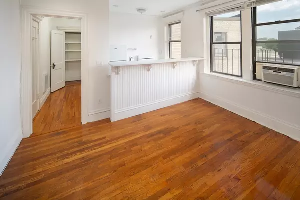 Boston, MA 02215,51 Park Dr #34