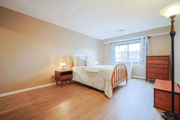 North Attleboro, MA 02760,68 N Washington St #210