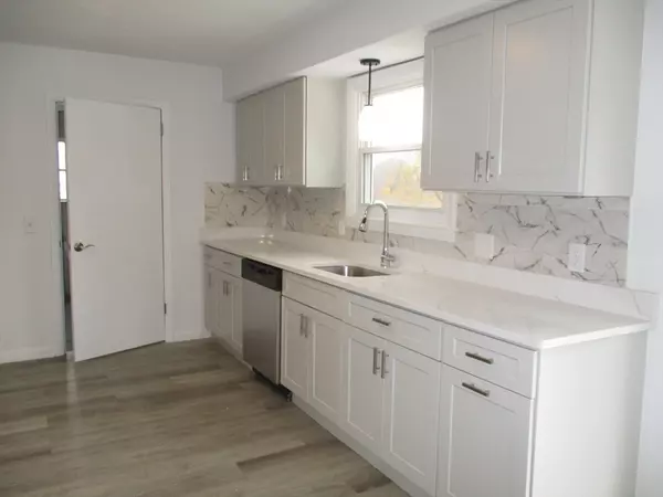 Swansea, MA 02777,1067 Bark