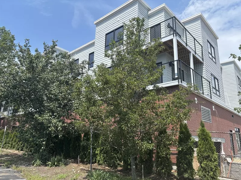 1391 Main Street #202, Walpole, MA 02081