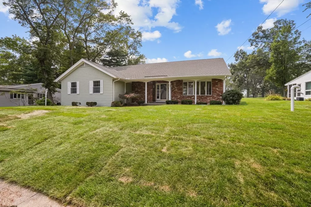 Seekonk, MA 02771,27 Marlaine Dr