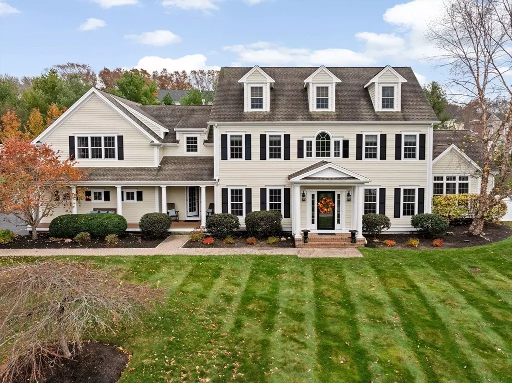 Hingham, MA 02043,9 Cranberry Ln