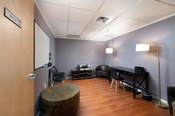 Brookline, MA 02445,1842 Beacon St #202