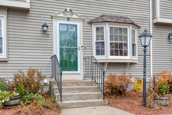 Walpole, MA 02081,145 South St #19