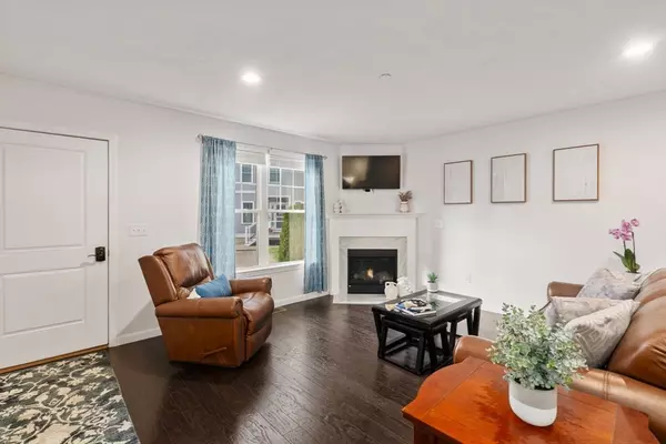 Foxboro, MA 02035,1 Roseland St #A-1