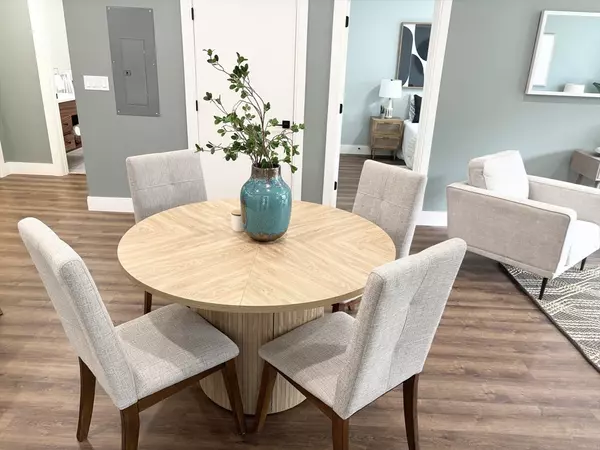 Walpole, MA 02081,1391 Main Street #305