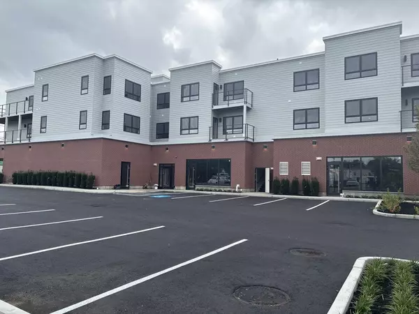 Walpole, MA 02081,1391 Main Street #305