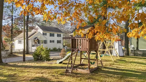 Norfolk, MA 02056,3 Oak Rd