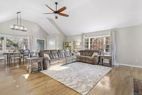 Norfolk, MA 02056,3 Oak Rd