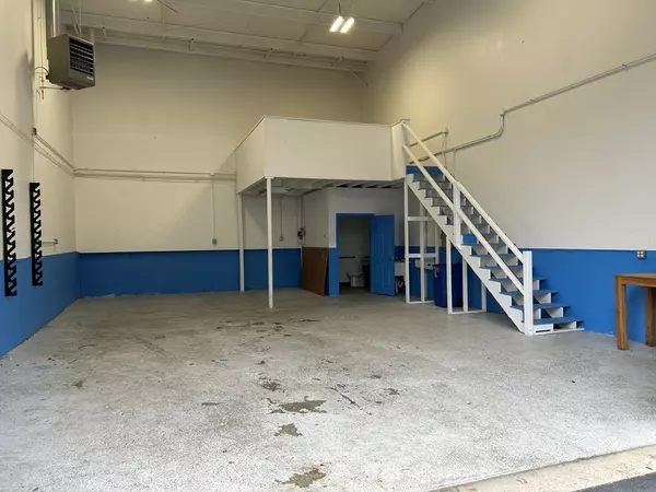 Gloucester, MA 01930,27 Kondelin Rd #2