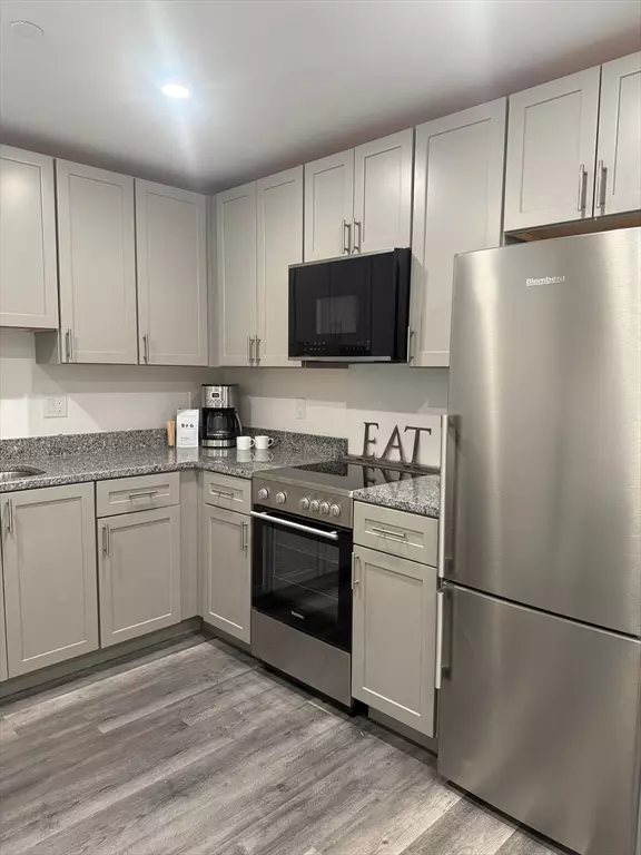 Lynn, MA 01901,585 Essex St #519