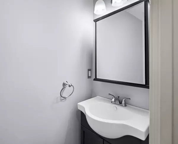 Lowell, MA 01852,201 Thorndike St #2-05