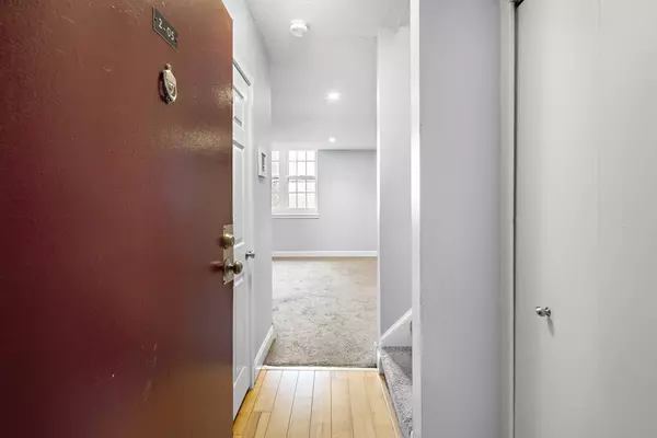 Lowell, MA 01852,201 Thorndike St #2-05