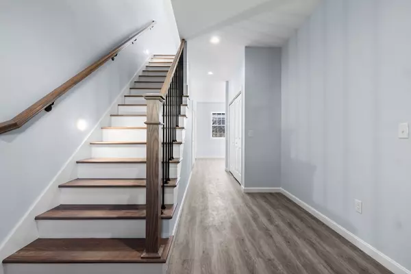 Fall River, MA 02720,206 Durfee St. #2B