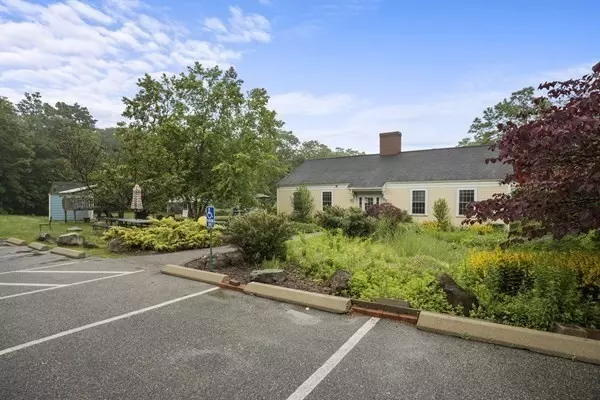 Amesbury, MA 01913,259 Elm St