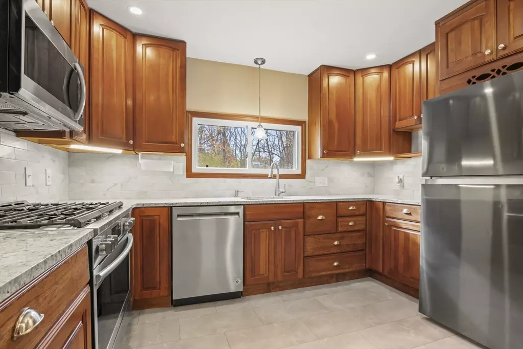 Tewksbury, MA 01876,296 Astle Street