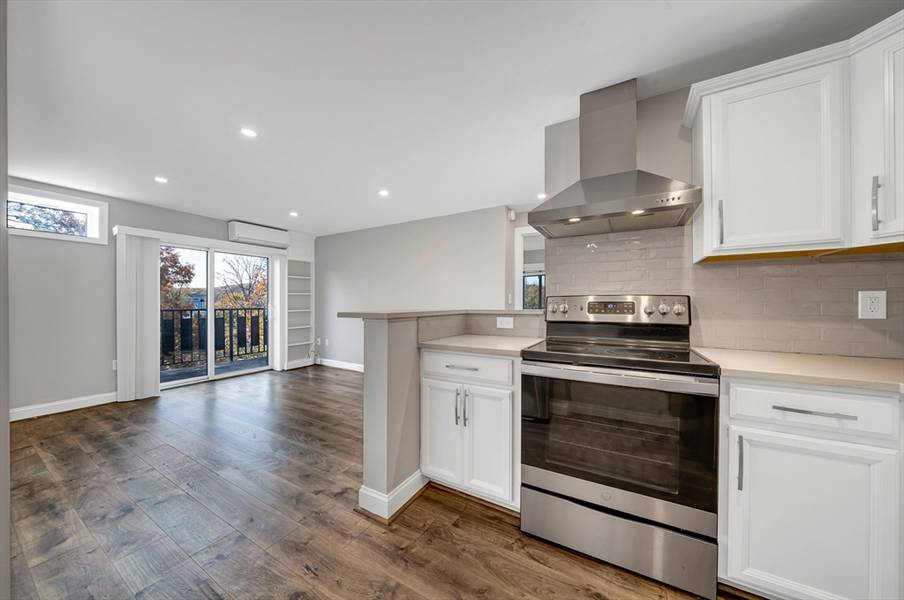 26 W Wyoming Ave #4E, Melrose, MA 02176