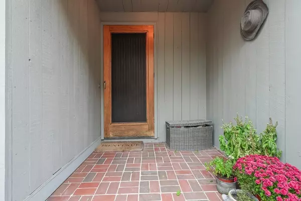 North Andover, MA 01845,115 Mill Pond #115