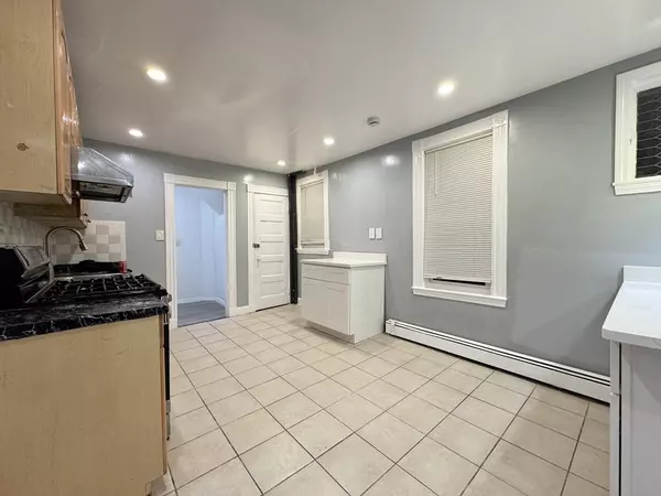 Quincy, MA 02171,10 Faxon Rd #1