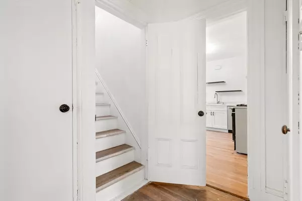 Newton, MA 02464,166 Elliot St #2