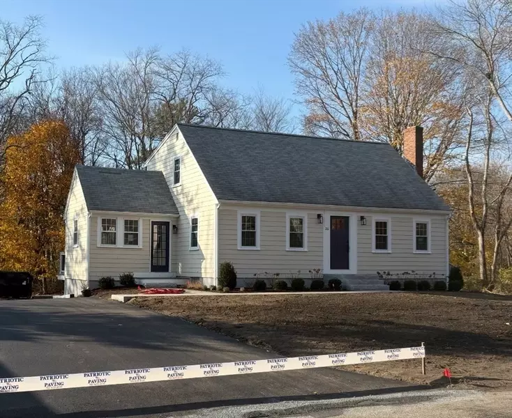 26 Reed St, Hanson, MA 02341