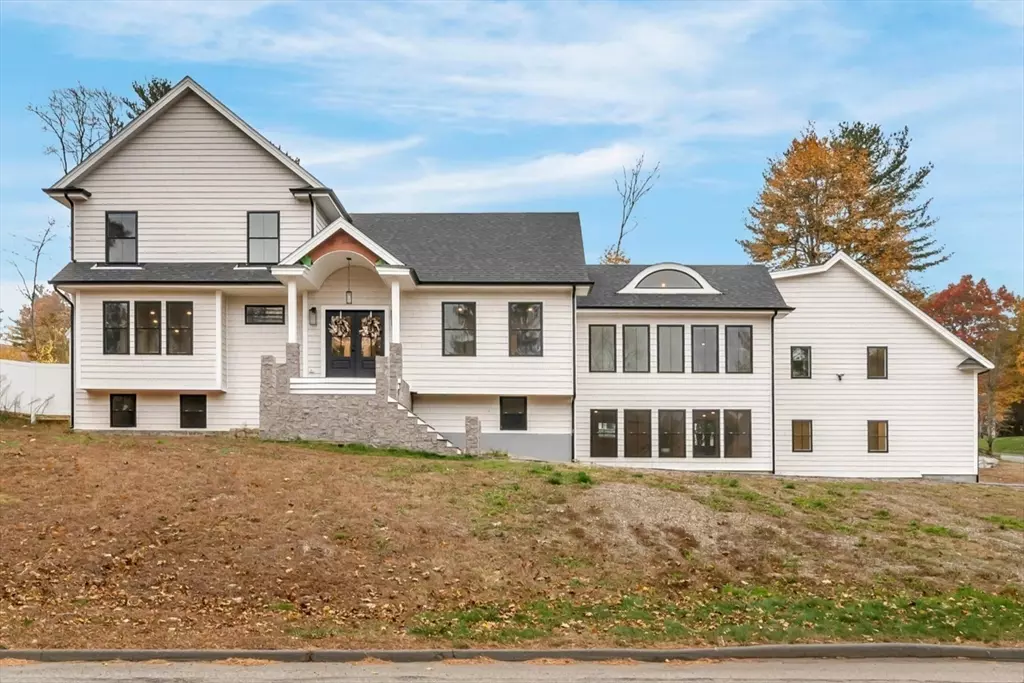 Lynnfield, MA 01940,4 Lowell St