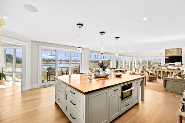 Scituate, MA 02066,67 Border St