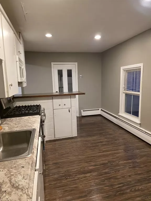 Upton, MA 01568,3 Driscoll