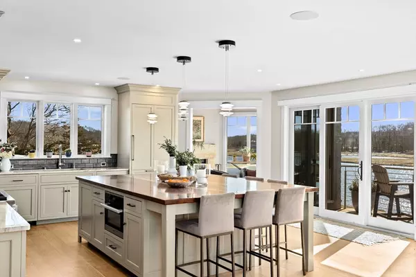 Scituate, MA 02066,67 Border St