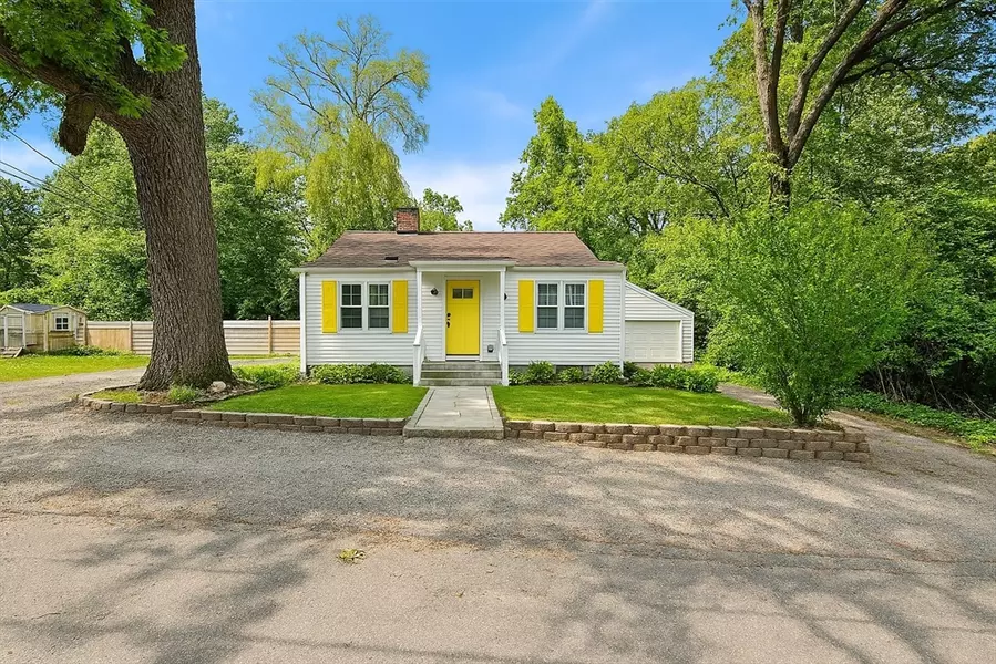 41&39 Indiana Ave, Cumberland, RI 02864