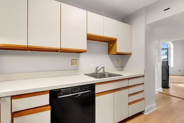 Lowell, MA 01852,201 Thorndike #2-312