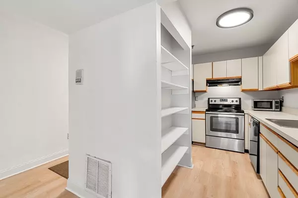 Lowell, MA 01852,201 Thorndike #2-312