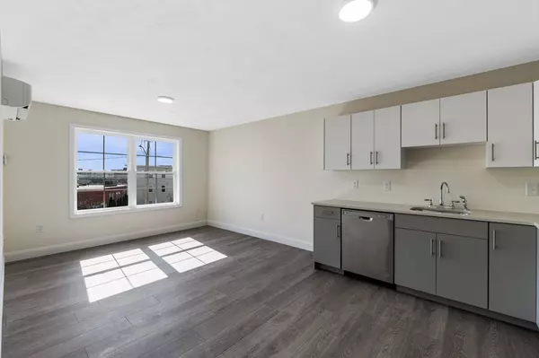 Lynn, MA 01902,472 Essex Street #401