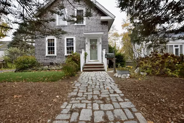 6 Barrows St, Middleboro, MA 02346