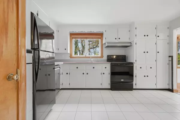 Stoneham, MA 02180,8 Steele Street