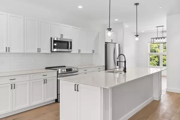 Wilmington, MA 01887,635 Main Street #TH6