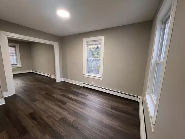 Chicopee, MA 01013,37 Kimball St