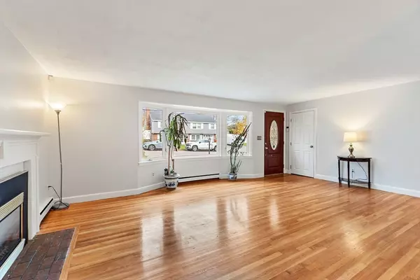 Medford, MA 02155,10 Apache Trl