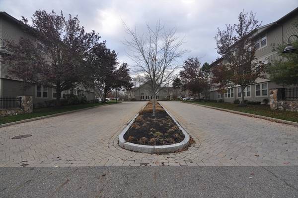 North Andover, MA 01845,2 Harvest Drive #209