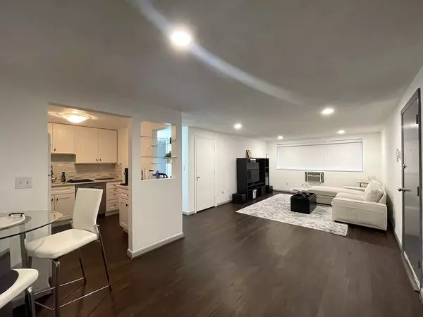 Framingham, MA 01701,1325 Worcester Rd #C3