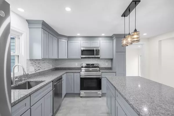 25 Lakeview St, Blackstone, MA 01504