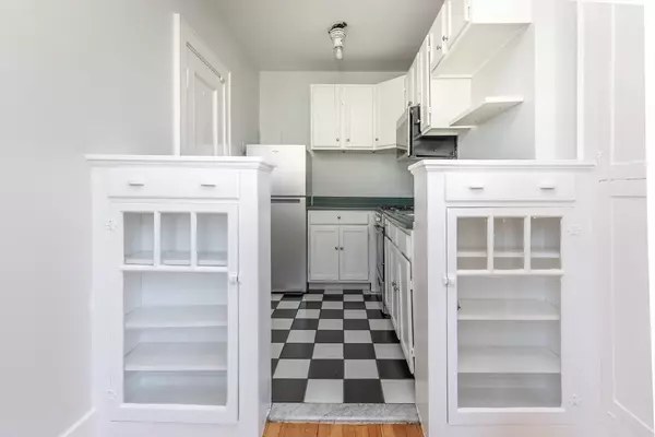 Cambridge, MA 02138,22 Concord Ave #10