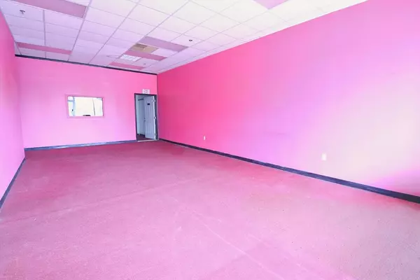 Lawrence, MA 01843,8 South Broadway