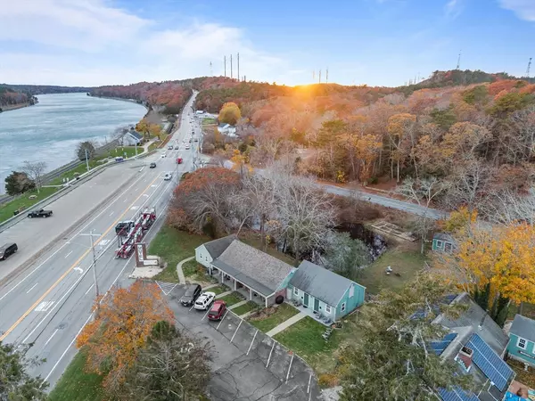 Bourne, MA 02532,854 Scenic Highway