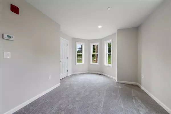 Westford, MA 01886,62 North Main Street #62