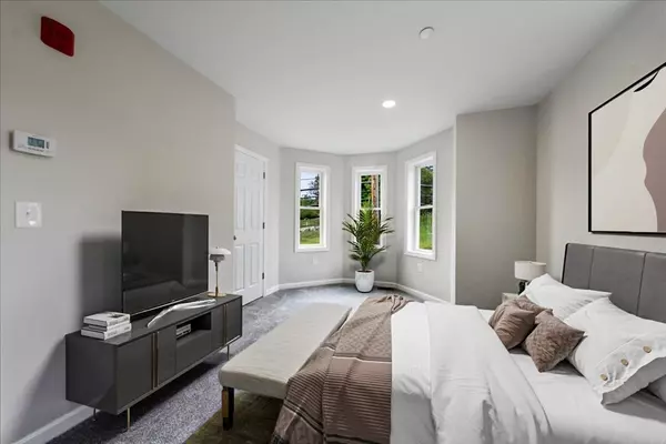 Westford, MA 01886,62 North Main Street #62