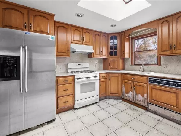 Weymouth, MA 02190,45 Union St