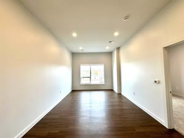 Natick, MA 01760,45 East Central #405